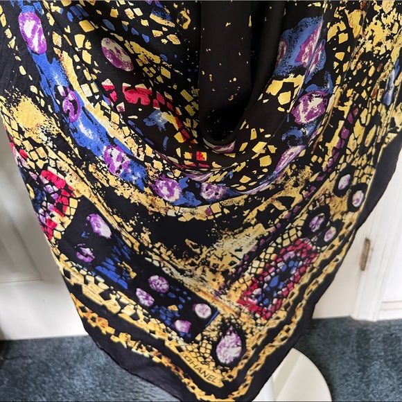 Chanel scarf/wrap. 100% Silk. Made in Italy. Large 50” by 51”. - Picture 4 of 16